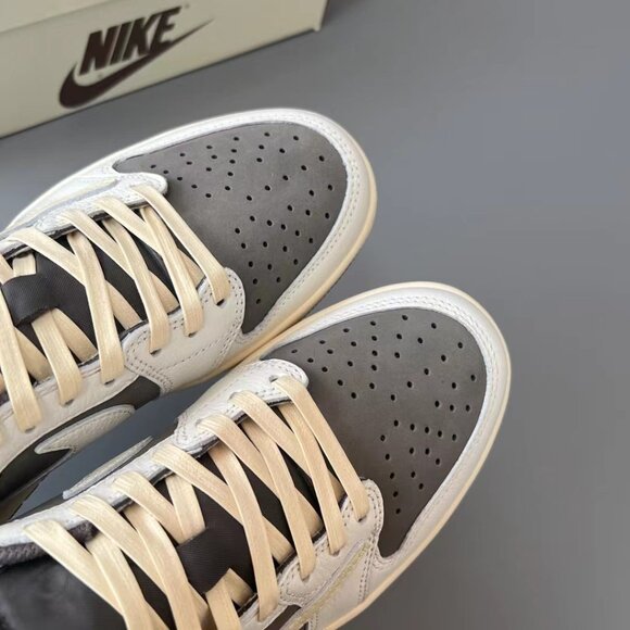 Travis Scott X Air Jordan 1 Retros Low OG Reverse Mocha - Picture 6 of 9